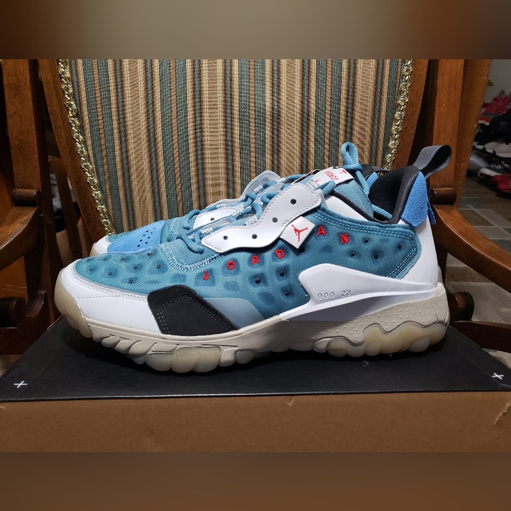 Jordan Sneakers in Blue and White